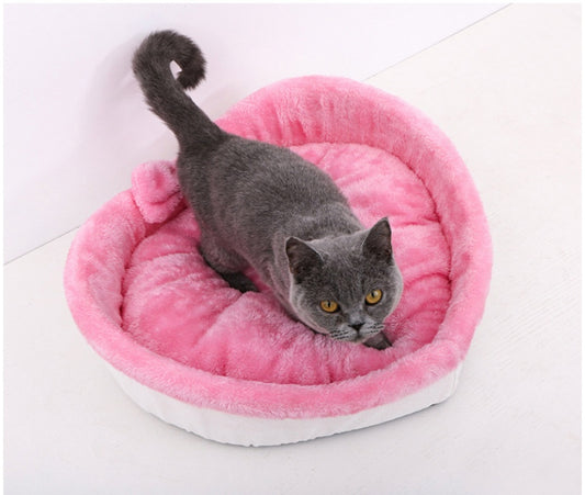 Heart-Shaped Cozy Cat Bed | Soft Warm Cushion for Pets