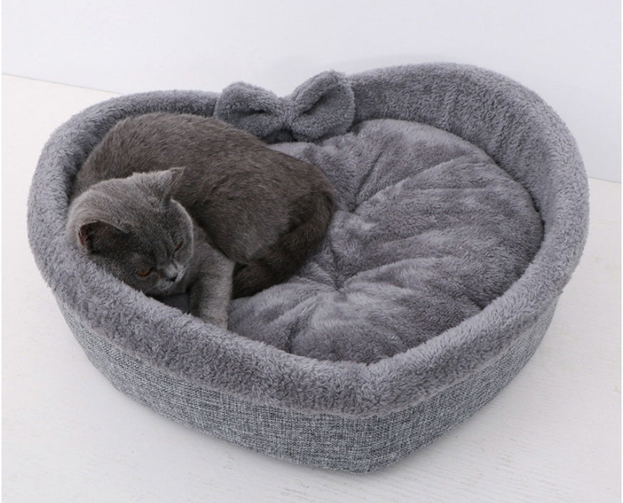 Heart-Shaped Cozy Cat Bed | Soft Warm Cushion for Pets