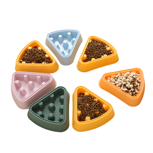 Pizza-shaped bowl for pets